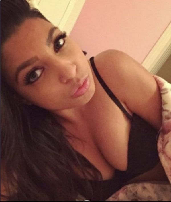 Aria, age: 22 height: 5, weight: 120